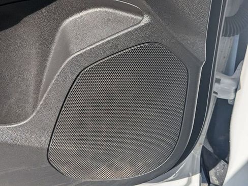 Used 2025 Chevrolet Trax LT FWD image 16