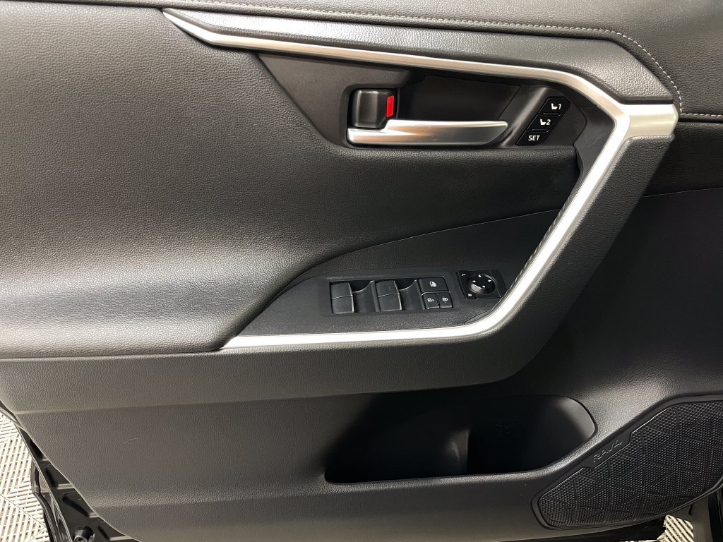 Used 2019 Toyota RAV4 Limited w/ Carpet Mat Package AWD/4WD image 23