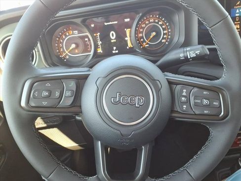 New 2025 Jeep Gladiator Mojave image 11