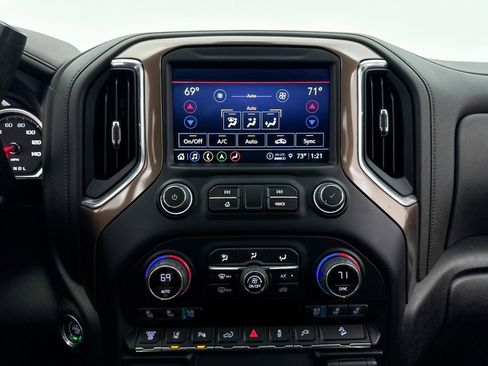 Used 2022 Chevrolet Silverado 2500 High Country w/ Z71 Off-Road Package image 22