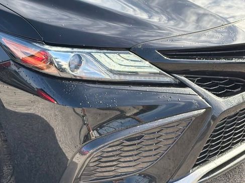 Used 2022 Toyota Camry XSE FWD image 9