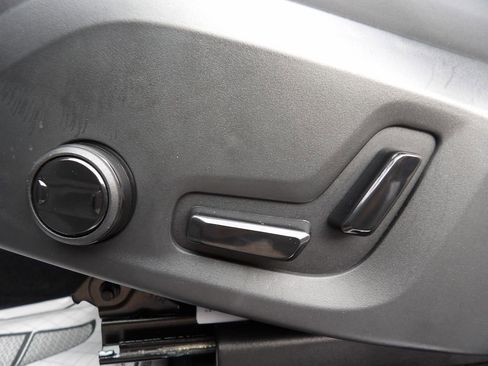 Certified 2025 Volvo XC90 B5 Plus image 16