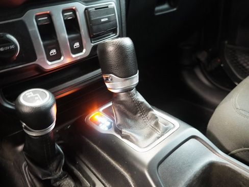 Used 2018 Jeep Wrangler Sport image 19