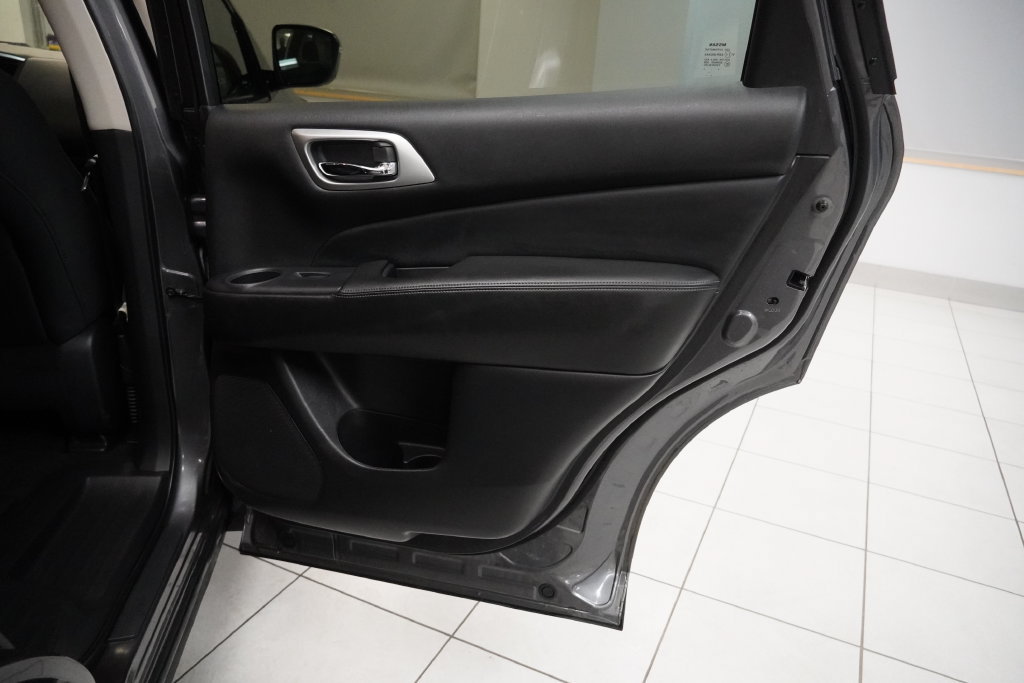 Used 2019 Nissan Pathfinder S AWD/4WD image 25