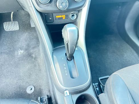 Used 2020 Chevrolet Trax LT w/ LT Convenience Package FWD image 18