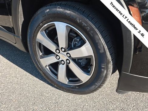 Used 2022 Chevrolet Traverse LT w/ LT Premium Package image 4