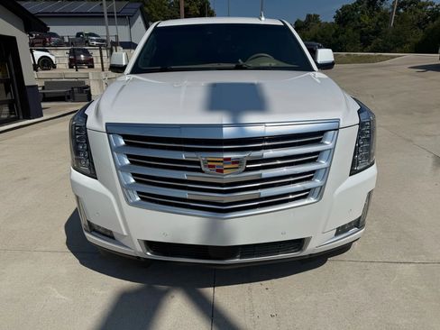Used 2019 Cadillac Escalade Platinum image 4