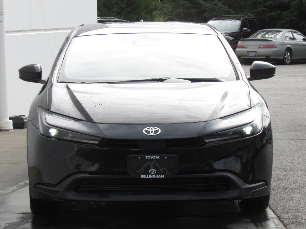 Certified 2025 Toyota Prius LE FWD image 3