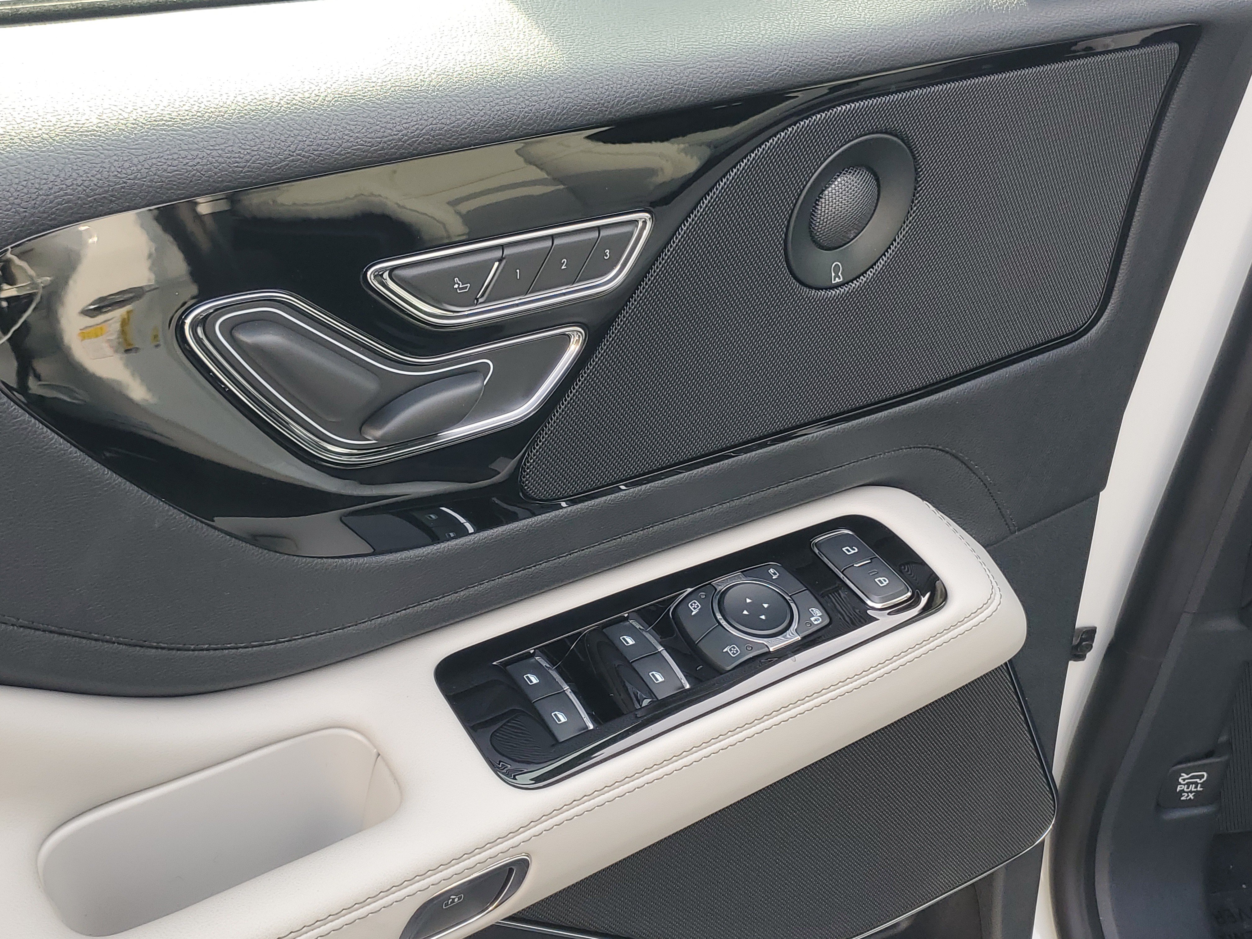 New 2027 Lincoln Aviator Reserve w/ Jet Appearance Package AWD/4WD image 9