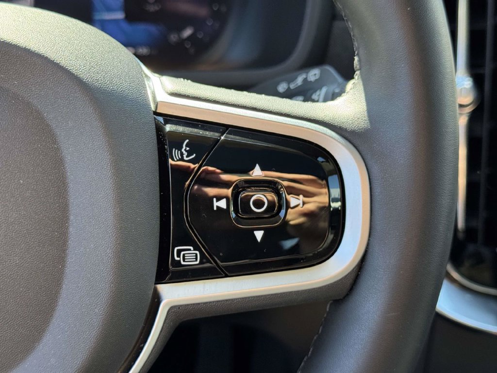 Used 2026 Volvo XC90 B6 Plus w/ Protection Package Premier AWD/4WD image 18