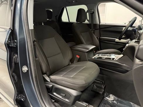 Used 2023 Ford Explorer XLT image 38