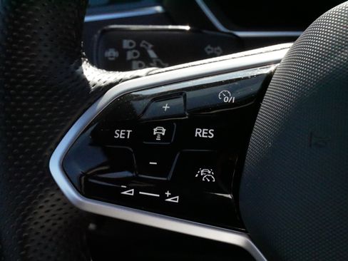 Certified 2022 Volkswagen Tiguan SEL R-Line AWD/4WD image 26