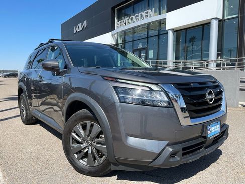 Used 2022 Nissan Pathfinder SV image 1