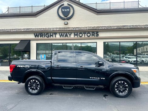 Used 2019 Nissan Titan PRO-4X image 2
