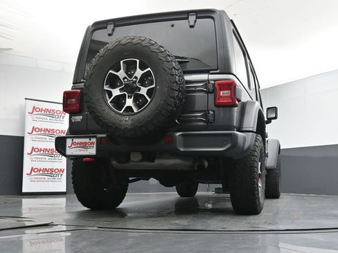 Used 2022 Jeep Wrangler Unlimited Rubicon w/ LED Lighting Group AWD/4WD image 38