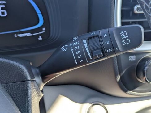 Used 2025 Hyundai Venue SEL FWD image 27