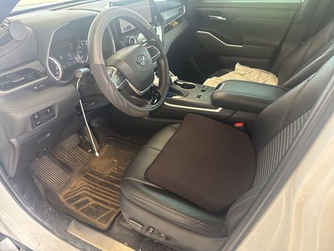 Used 2023 Toyota Highlander XSE image 11