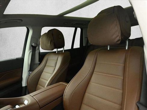 New 2026 Mercedes-Benz GLS 450 4MATIC image 9