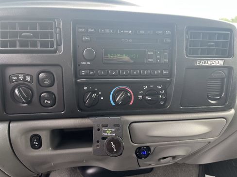 Used 2005 Ford Excursion XLT AWD/4WD image 22