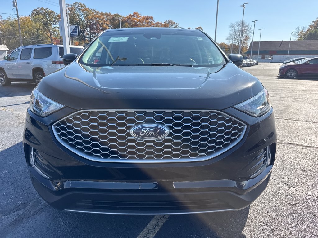 Used 2024 Ford Edge SEL w/ Convenience Package AWD/4WD image 3