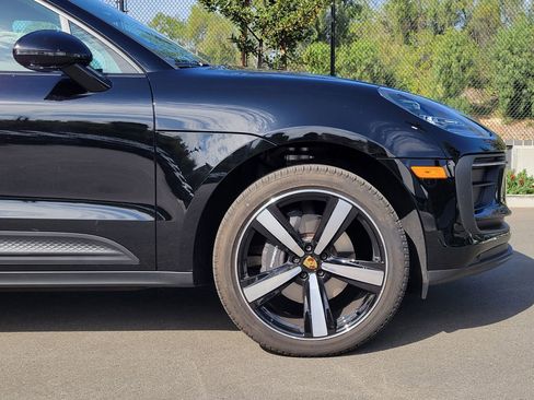 Used 2025 Porsche Macan image 11