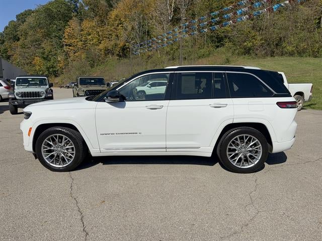 Used 2023 Jeep Grand Cherokee Summit w/ Luxury Tech Group V AWD/4WD image 8