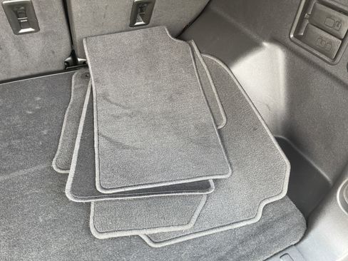 Used 2023 Chevrolet Equinox LT image 38