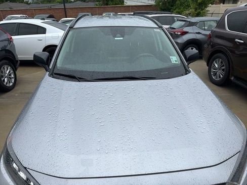 Used 2021 Toyota RAV4 LE AWD/4WD image 3