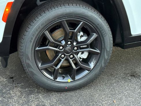 New 2025 Jeep Grand Cherokee Limited image 5