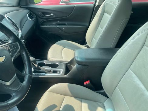 Used 2022 Chevrolet Equinox LT FWD image 2