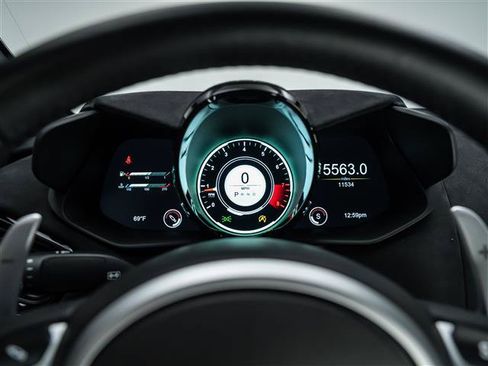 Used 2021 Aston Martin V8 Vantage Coupe RWD image 22