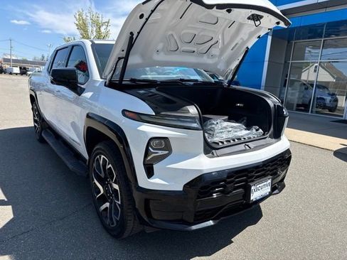 Used 2024 Chevrolet Silverado EV RST AWD/4WD image 14