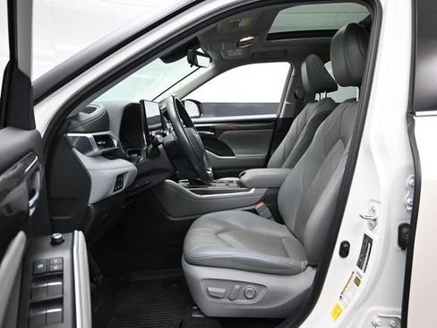 Used 2021 Toyota Highlander Platinum AWD/4WD image 17