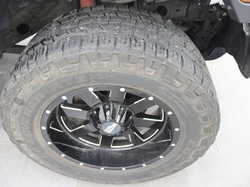 Used 2019 Jeep Wrangler Unlimited Sahara AWD/4WD image 3