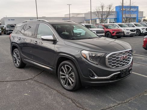 Used 2020 GMC Terrain Denali w/ Denali Premium Package image 2