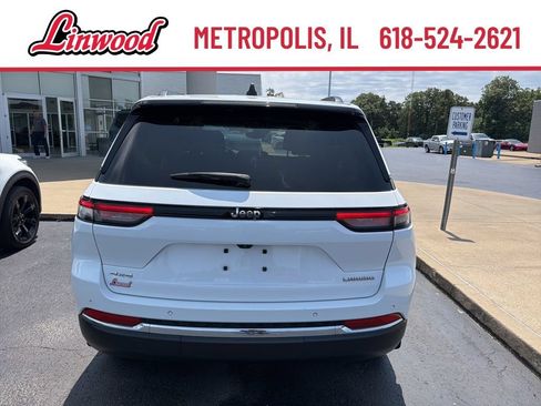 Used 2023 Jeep Grand Cherokee Laredo w/ Luxury Tech Group I AWD/4WD image 3