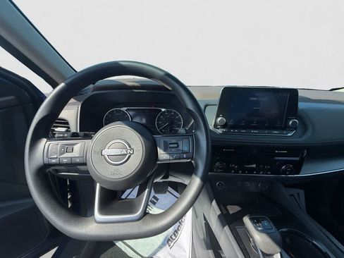 Used 2023 Nissan Rogue SV image 9