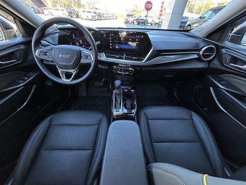 Used 2024 Chevrolet Trax ACTIV w/ Sunroof Package image 23