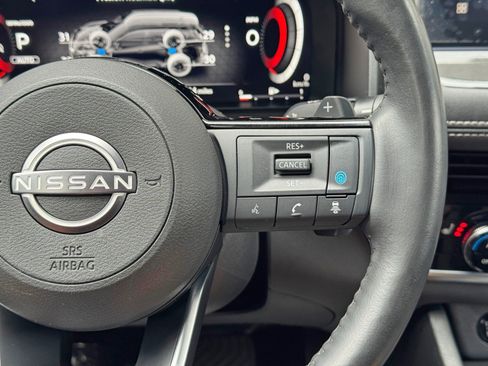 Used 2024 Nissan Rogue SL AWD/4WD image 20