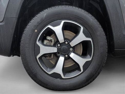 Used 2019 Jeep Renegade Trailhawk AWD/4WD image 23