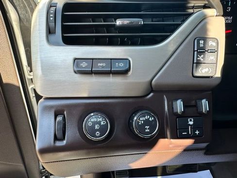 Used 2020 GMC Yukon XL Denali w/ Denali Ultimate Package AWD/4WD image 18