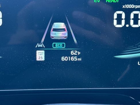 Used 2023 Kia Niro SX Touring image 23