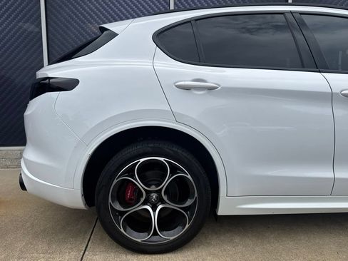 Used 2023 Alfa Romeo Stelvio Veloce AWD/4WD image 5