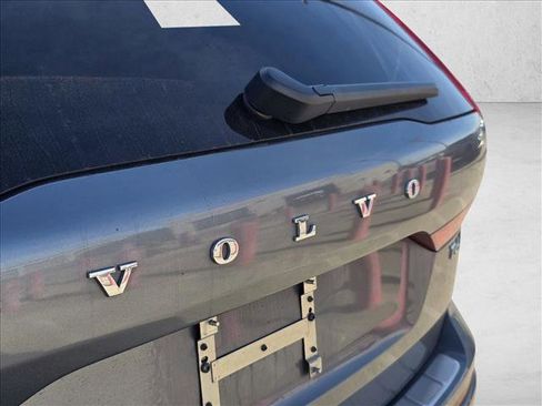 Used 2018 Volvo XC60 T6 Momentum w/ Convenience Package image 12