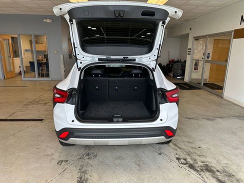 Used 2024 Chevrolet Trax LT image 25