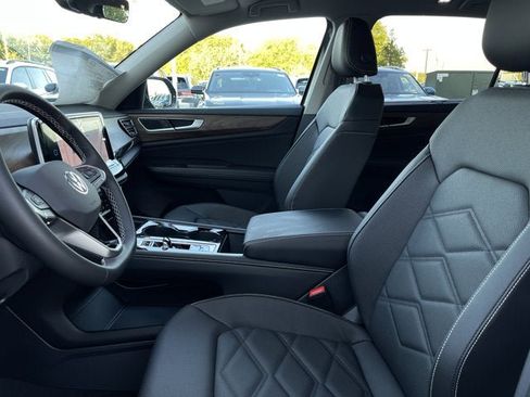 New 2026 Volkswagen Atlas SE image 14