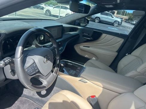 Used 2023 Lexus LS 500 w/ Interior Upgrade Package RWD image 8
