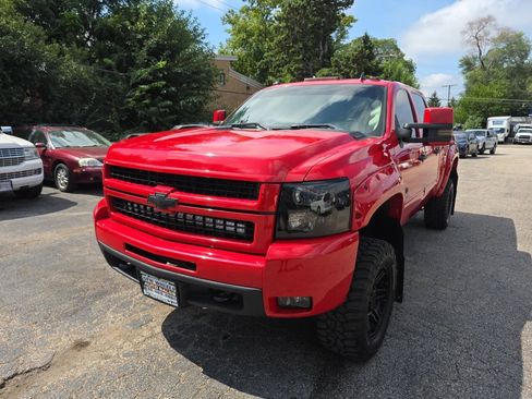 Used 2009 Chevrolet Silverado 2500 LT w/ Exterior Plus Package AWD/4WD image 1