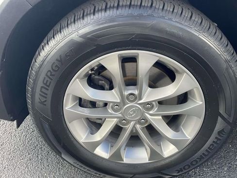 Used 2019 Hyundai Santa Fe SE image 8