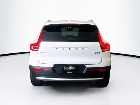 Used 2025 Volvo XC40 B5 Core image 7